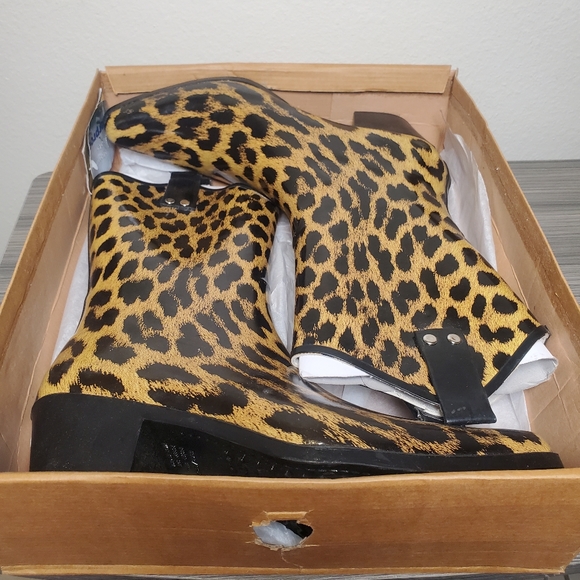 Smoky Mountain Leopard Print Boots. Brand New in Box. Size 10 never worn - Picture 2 of 5